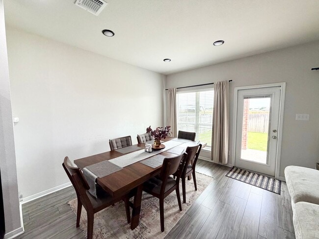 Photo - Spacious 4 bed/3 Bath home in Midway ISD