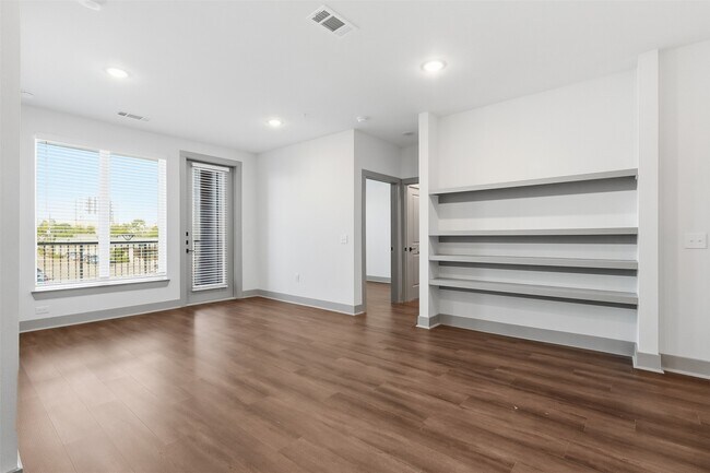 Photo - 1950 Winrock Blvd Unidad b2