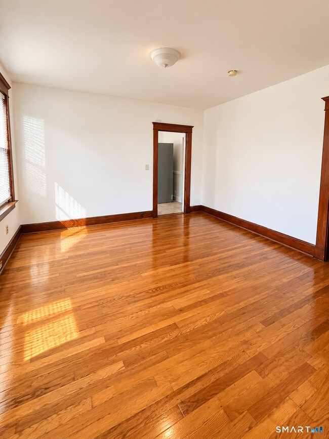 60 Gorham Ave Unidad 1st