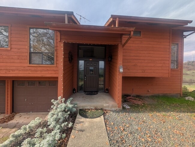 Photo - 539 Hatfield Dr