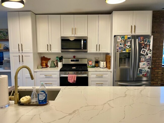 Photo - 1371 N Milwaukee Ave
