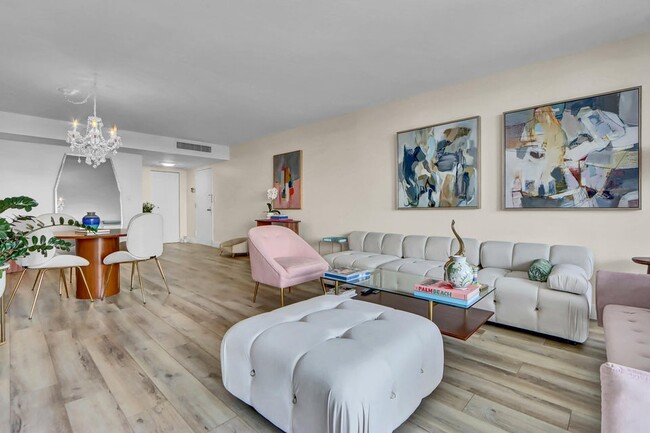 Photo - 2000 Presidential Way Unidad 1006