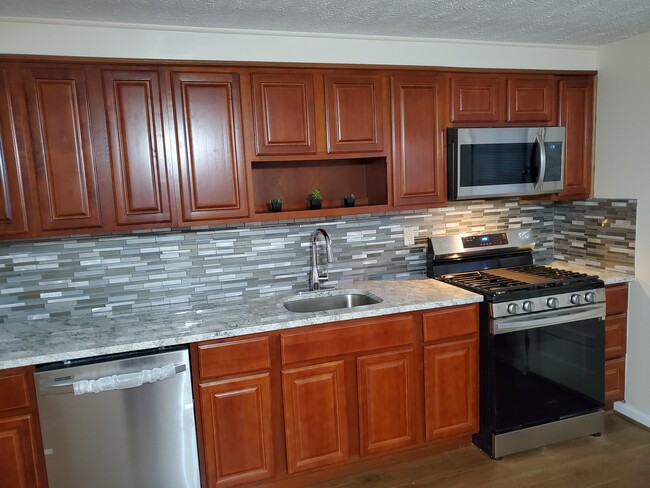 Photo - 1007 Foxwood Ln