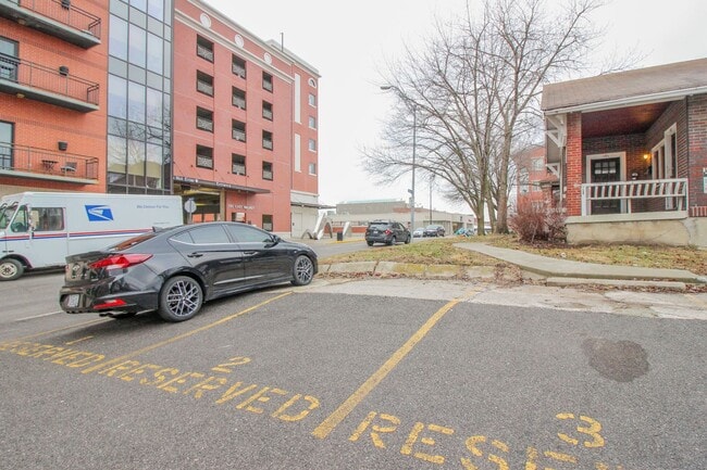 Photo - 1111 E Walnut St Unit Apt 102