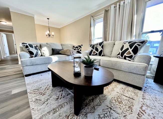Photo - Spacious 3 Bedroom with Outdoor Pool in Mason