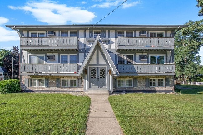 Photo - Newly Remodeled 2bed 1 bath apartment in Urbandale! - Ask about our security deposit alternative! Unit 4