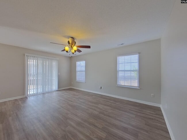 Photo - 349 Denman Loop