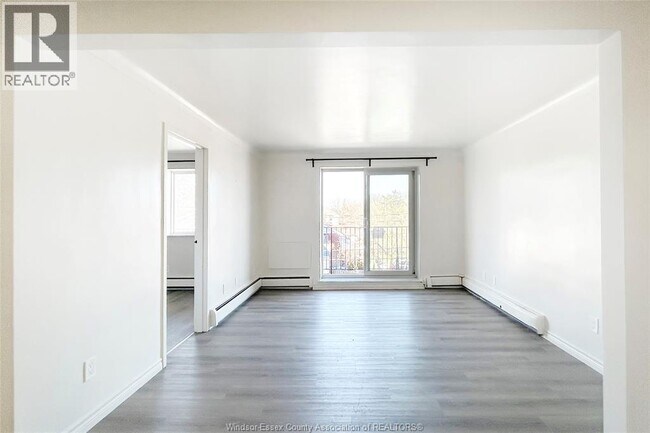 Photo - 2136 Wyandotte St W Unité 32