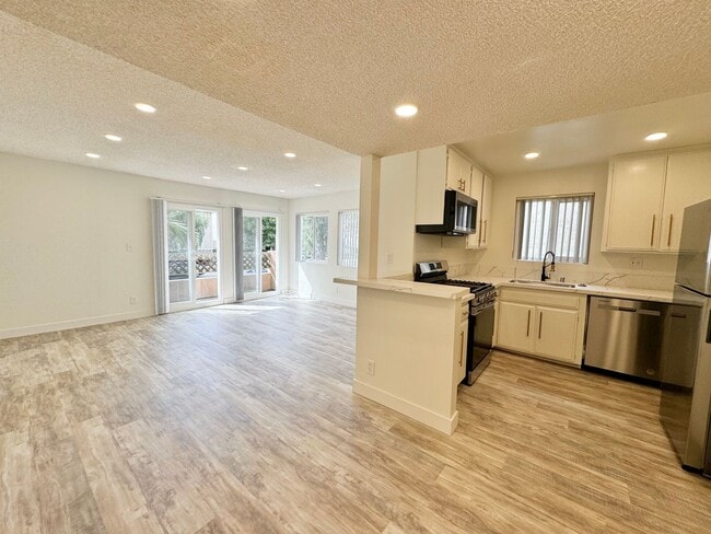 Photo - 3722 S Canfield Ave Unit 102