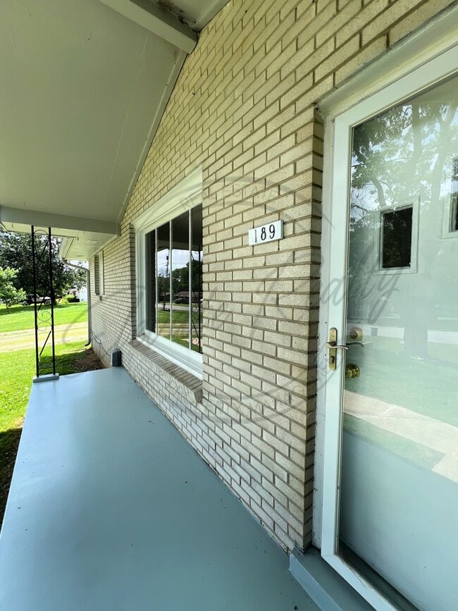 Building Photo - All Brick, 3 Bedroom Ranch in Hendersonvil... Rental