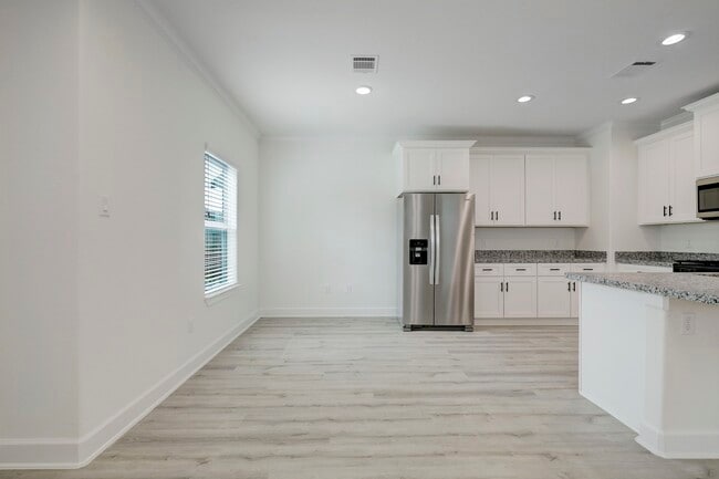 Photo - 4002 Elmwood St