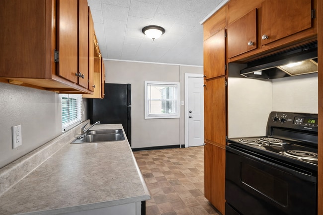 Photo - 2343 St Peter St