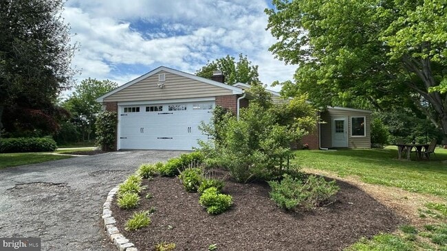 Photo - 541 Cheyney Rd