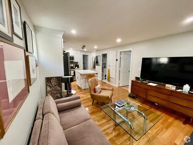 Building Photo - 42 Woodrow Ave Unit 1 Rental