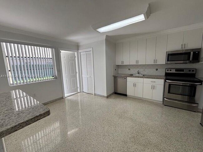 Photo - 3652 SW 22nd Terrace Unidad 3652 SW 22nd Ter # 3652