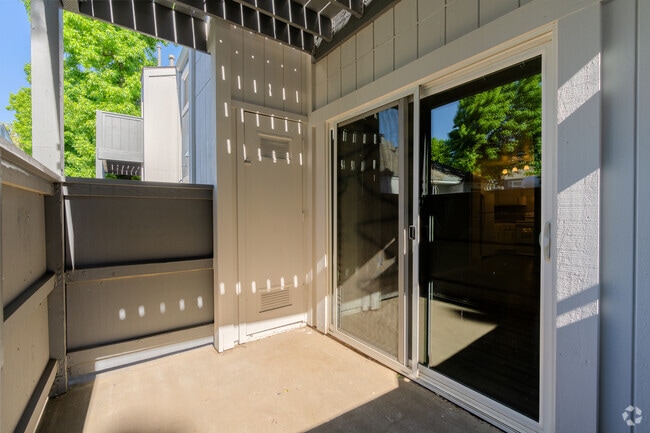 1BR, 1BA - 740SF - Patio