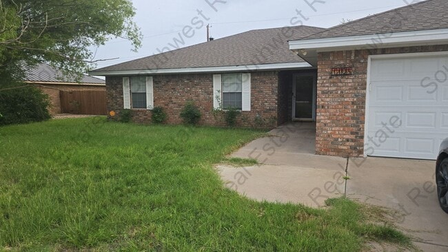 Building Photo - 3 bed 2 bath home- Pets Okay!