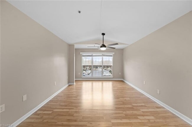 Photo - 3712 Cotswold Ave Unidad Y