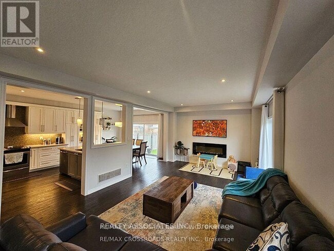 Photo - 35 Cutts Cres