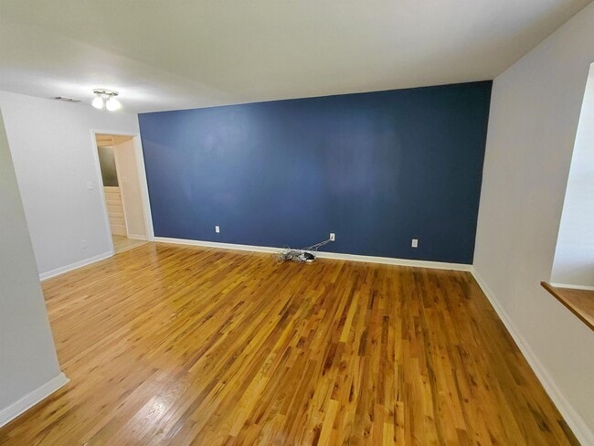 Photo - 2106 Scenic Rd