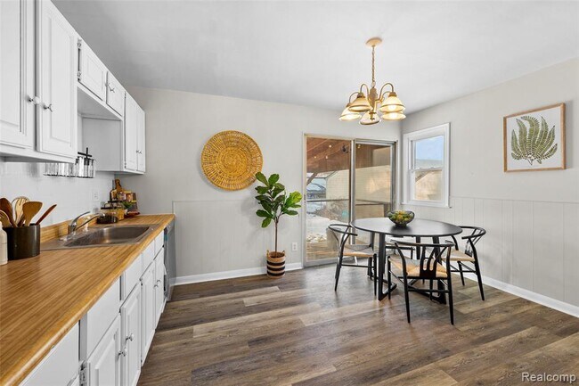 Photo - 29061 Balmoral St