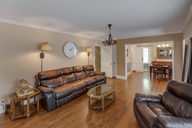 Photo - 502 Juniper St
