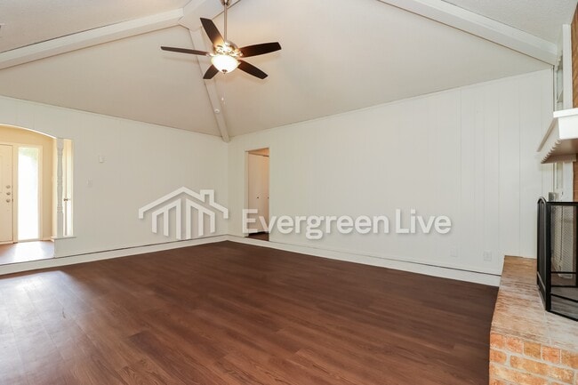 Photo - 2417 Meadow Vw