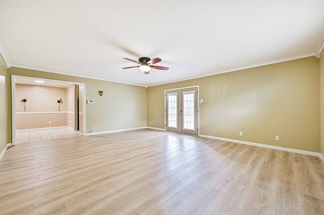 Photo - 807 Temple Dr