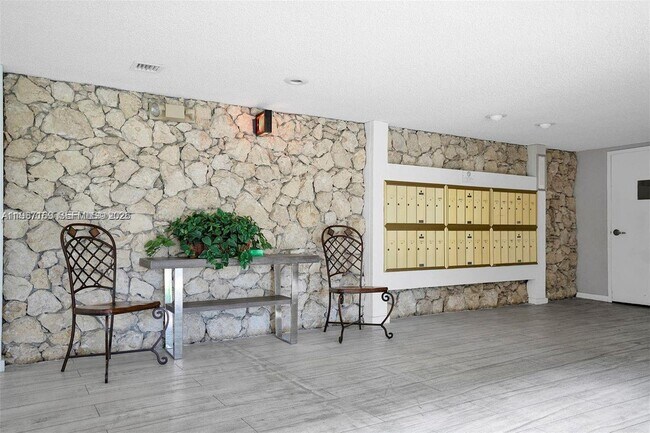 Photo - 230 Lakeview Dr Unit 107