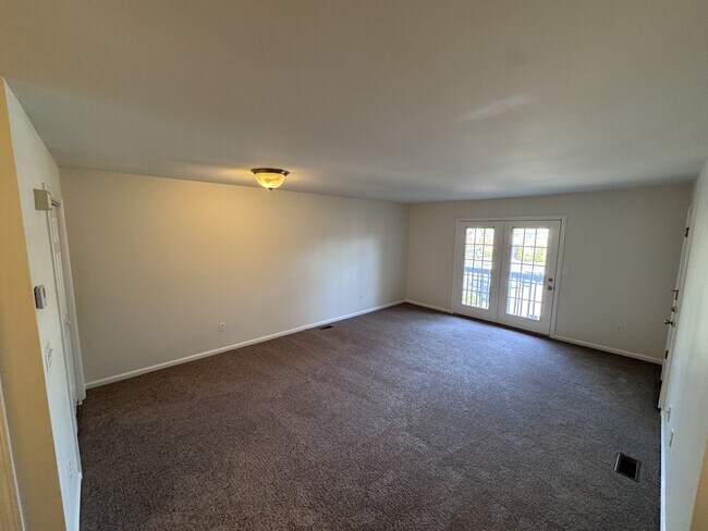 Photo - 2558 Whitney Ave Unidad A