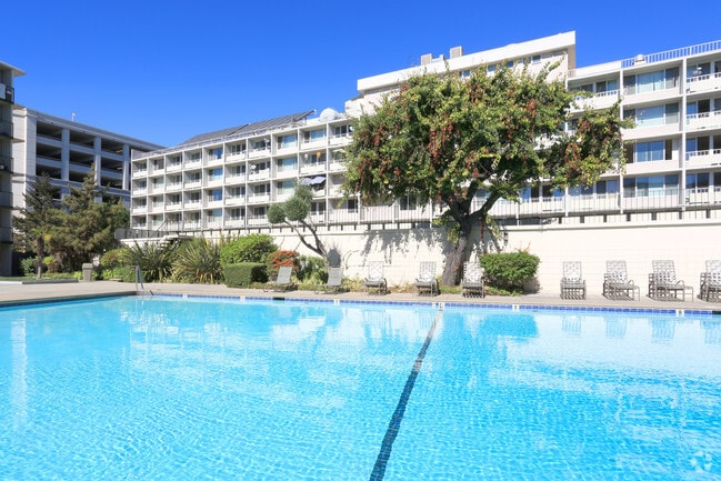 Piscina - Marymount Tower