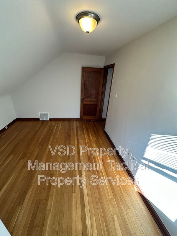 Photo - 781 E 236th St