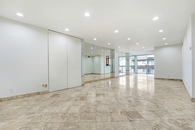 Photo - 10747 Wilshire Blvd Unit 905