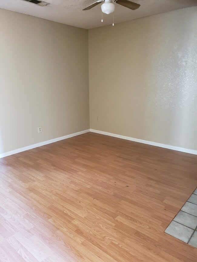 Photo - 210 Sorrell Dr Unidad A