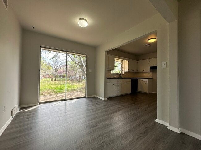 Photo - 904 Westchester Dr