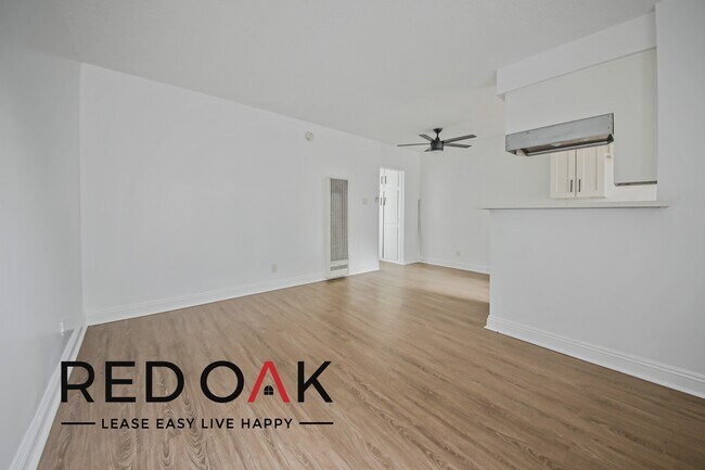 Photo - Fantastic One Bedroom with Contemporary Fi... Unit 24