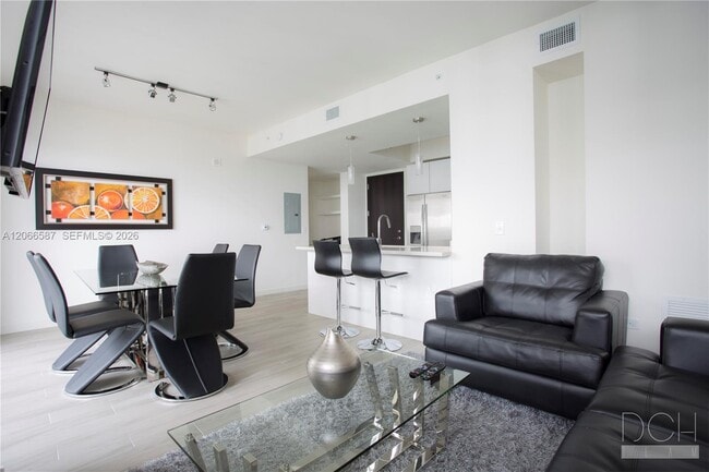Building Photo - 999 SW 1st Ave Unit 2915