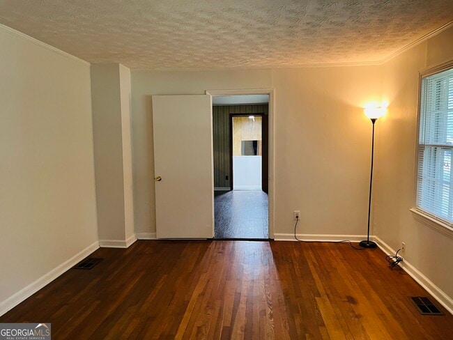 Photo - 5885 Feldwood Rd