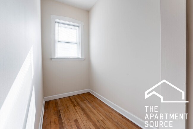 Photo - 3926 N Pine Grove Ave Unit 3W