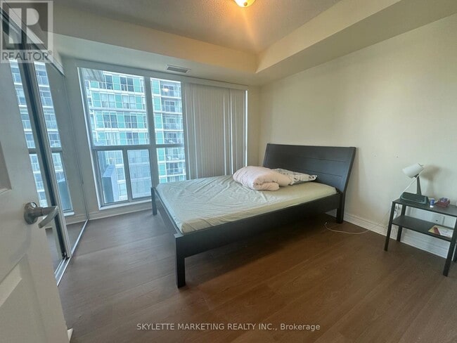 Photo - 50 Town Centre Court Unité 704