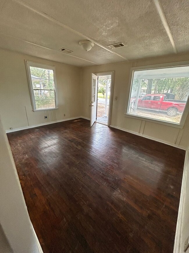 Photo - 3 Bedroom home central air and heat