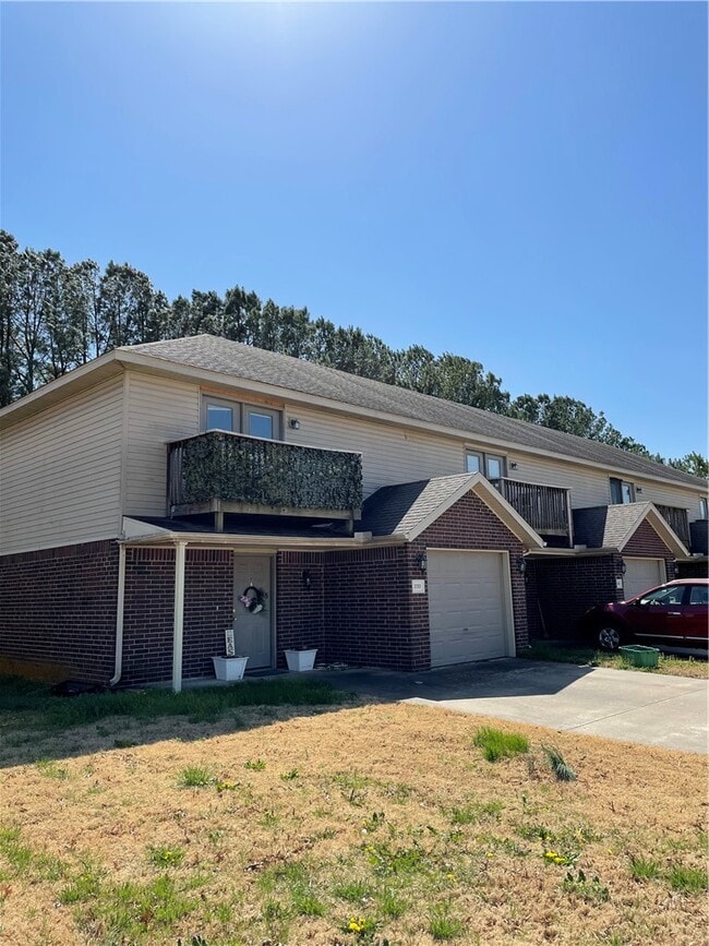 Photo - 2155 Skyler Dr