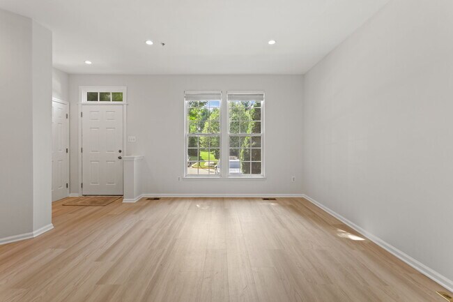 Photo - 3534 Winthrop Ln