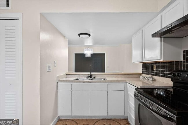 Photo - 6071 Regent Manor