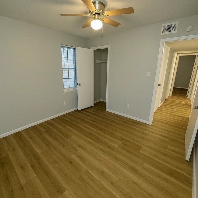 Building Photo - 3314 N MacGregor Way Unit 5