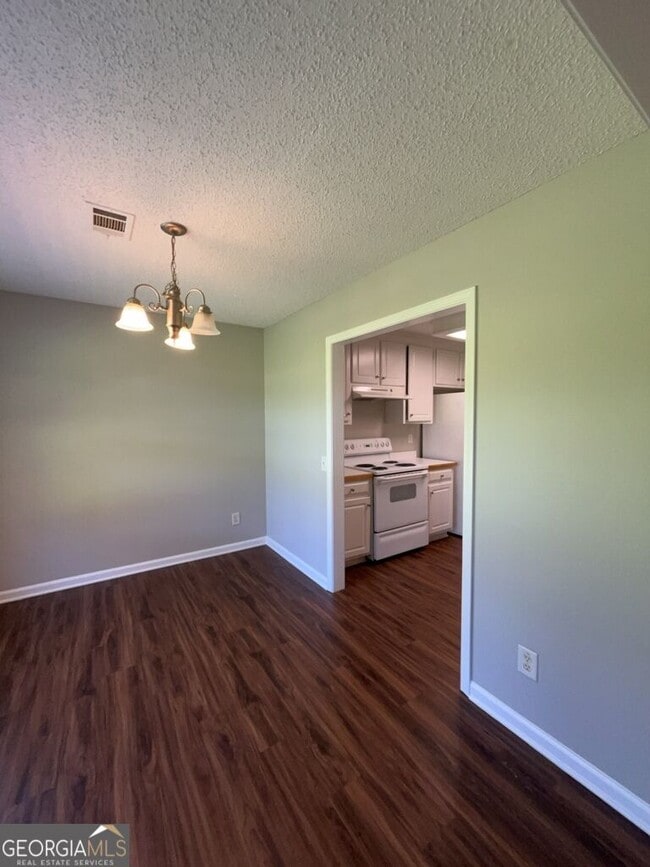Photo - 1302 Manning Way