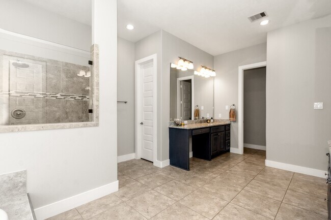 Photo - 7323 Settlers Way