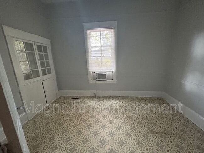 Photo - 241 Davis St