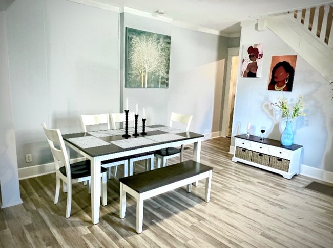 Photo - 3004 E Michigan St