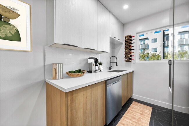 Photo - 5642 Lexington Ave Unit #5